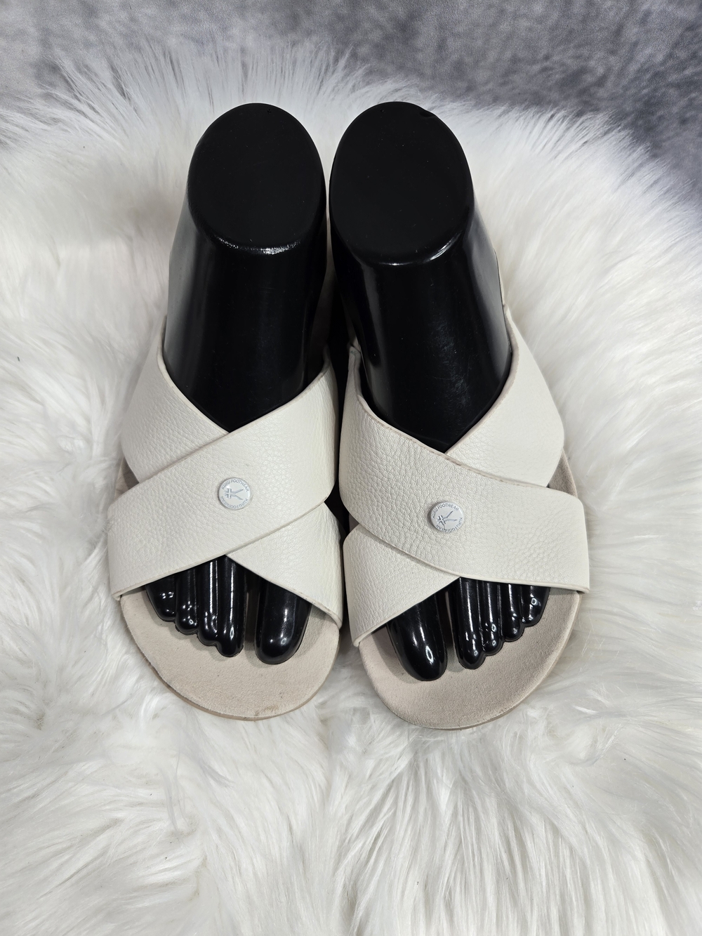 KURU Breeze women's orthotic slide sandalWomen’s Cream Cross-Strap Slide Sandals